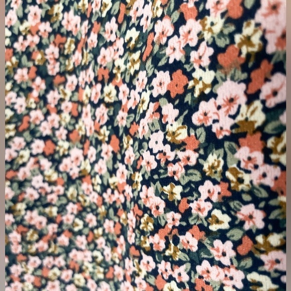 Vici size:L floral sun dress with low V neckline, tie front, and Flounce sleeves - Picture 5 of 6